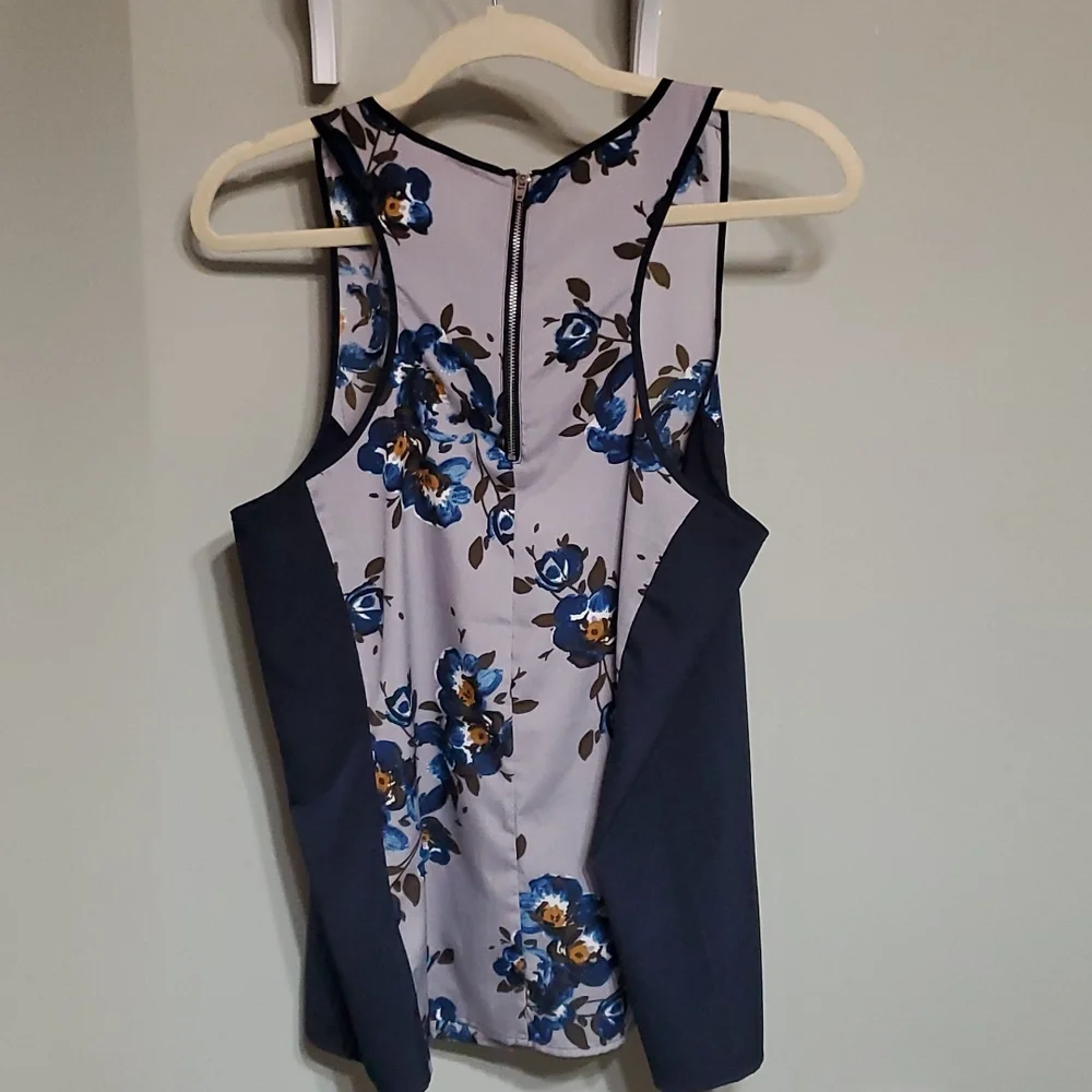 Ladies top - Picture 2 of 6